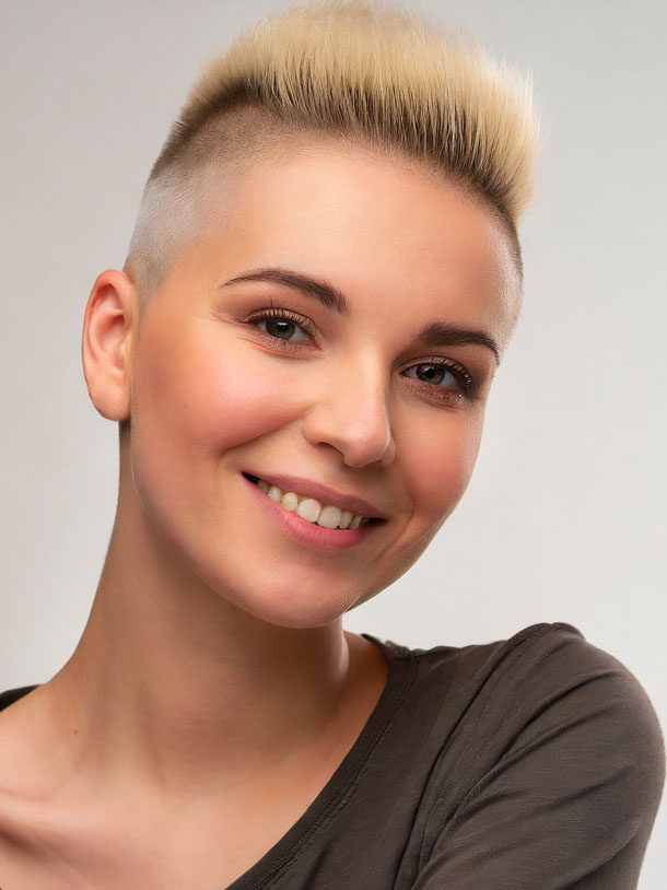 Parrucchiere Donna adobestock 700204202