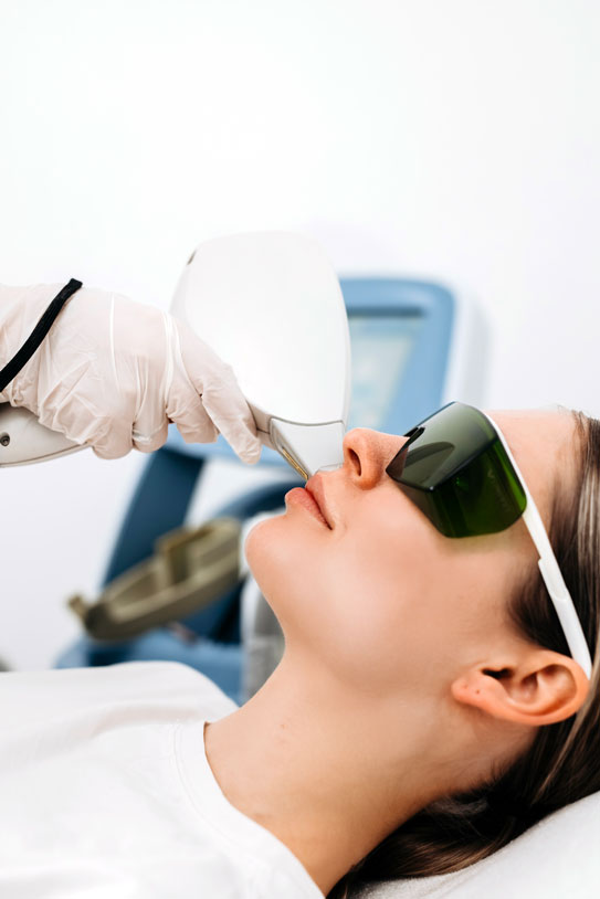 Epilazione vecteezy female patient wearing protective glasses is receiving laser 79109177