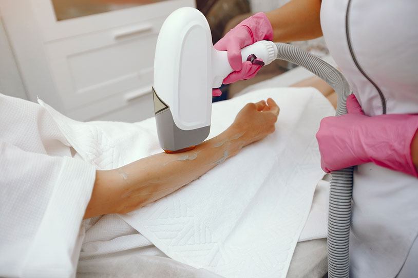 Epilazione woman cosmetology studio laser hair removal